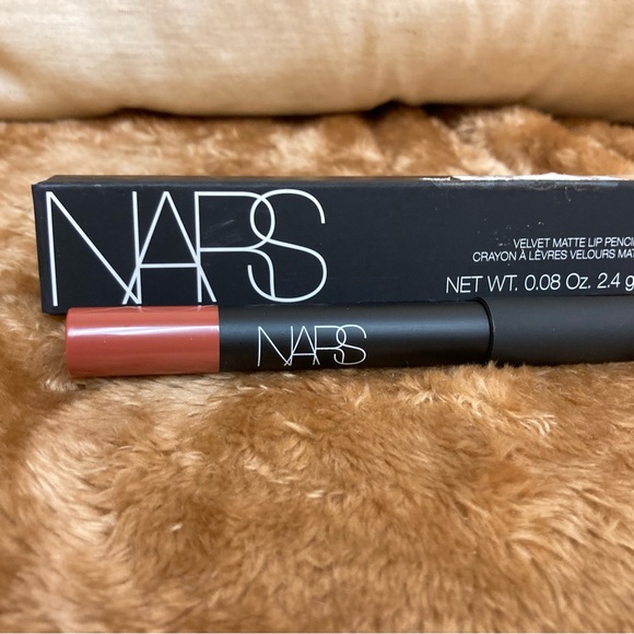 NARS VELVET MATTE LIP PENCIL IN TAKE ME HOME - Picture 3 of 5